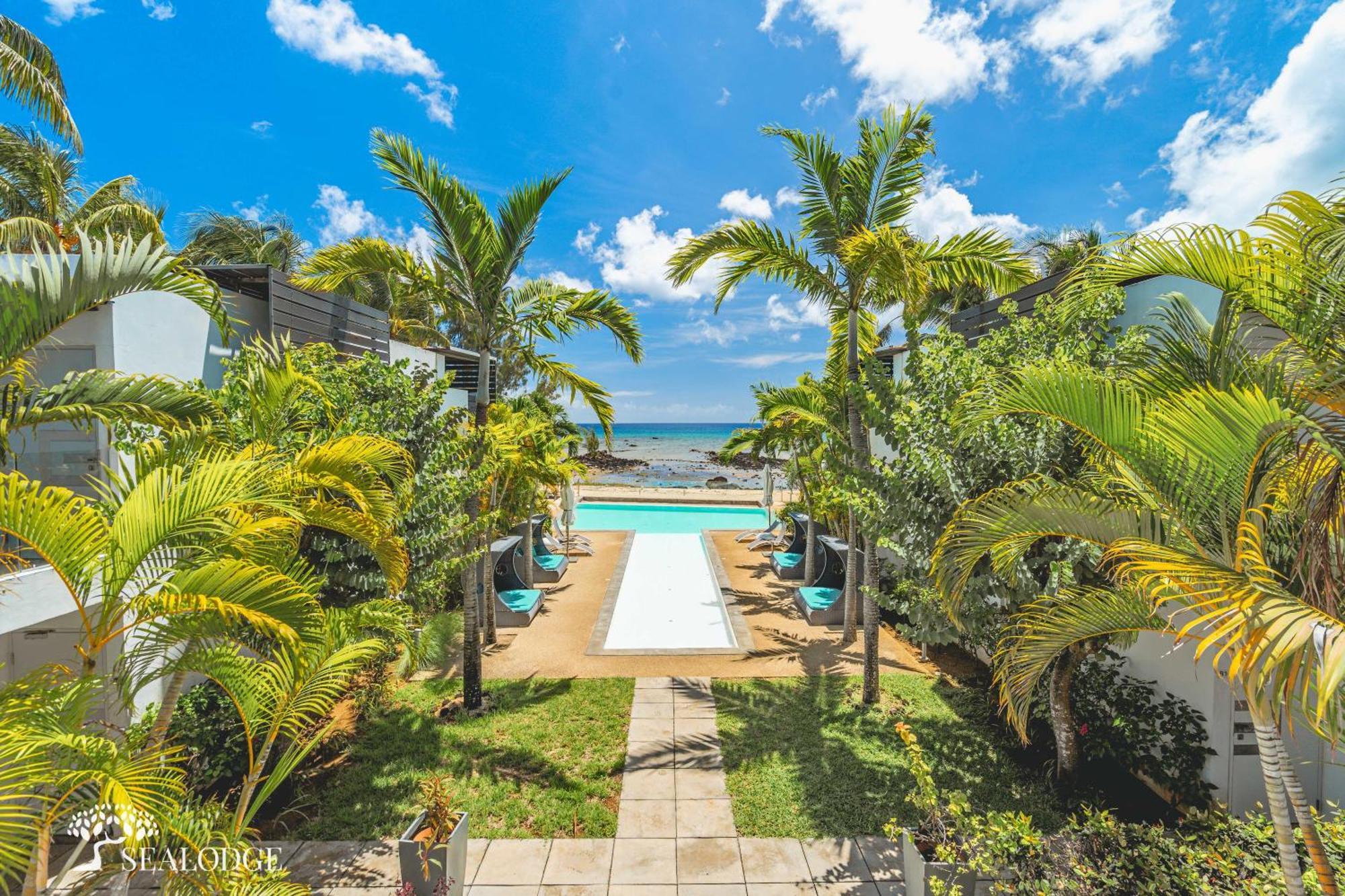 Kanope Bay - Holiday Beachfront Apartments Pointe aux Biches Экстерьер фото