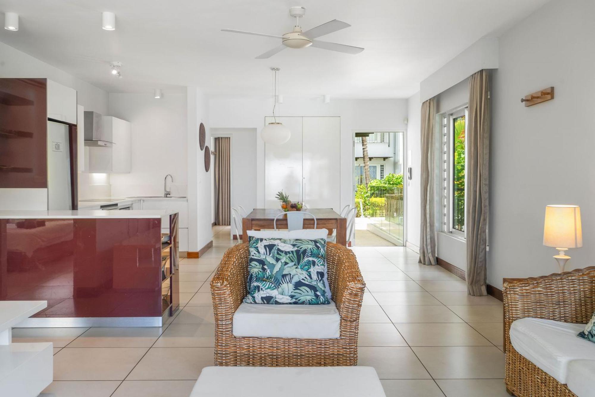 Kanope Bay - Holiday Beachfront Apartments Pointe aux Biches Экстерьер фото