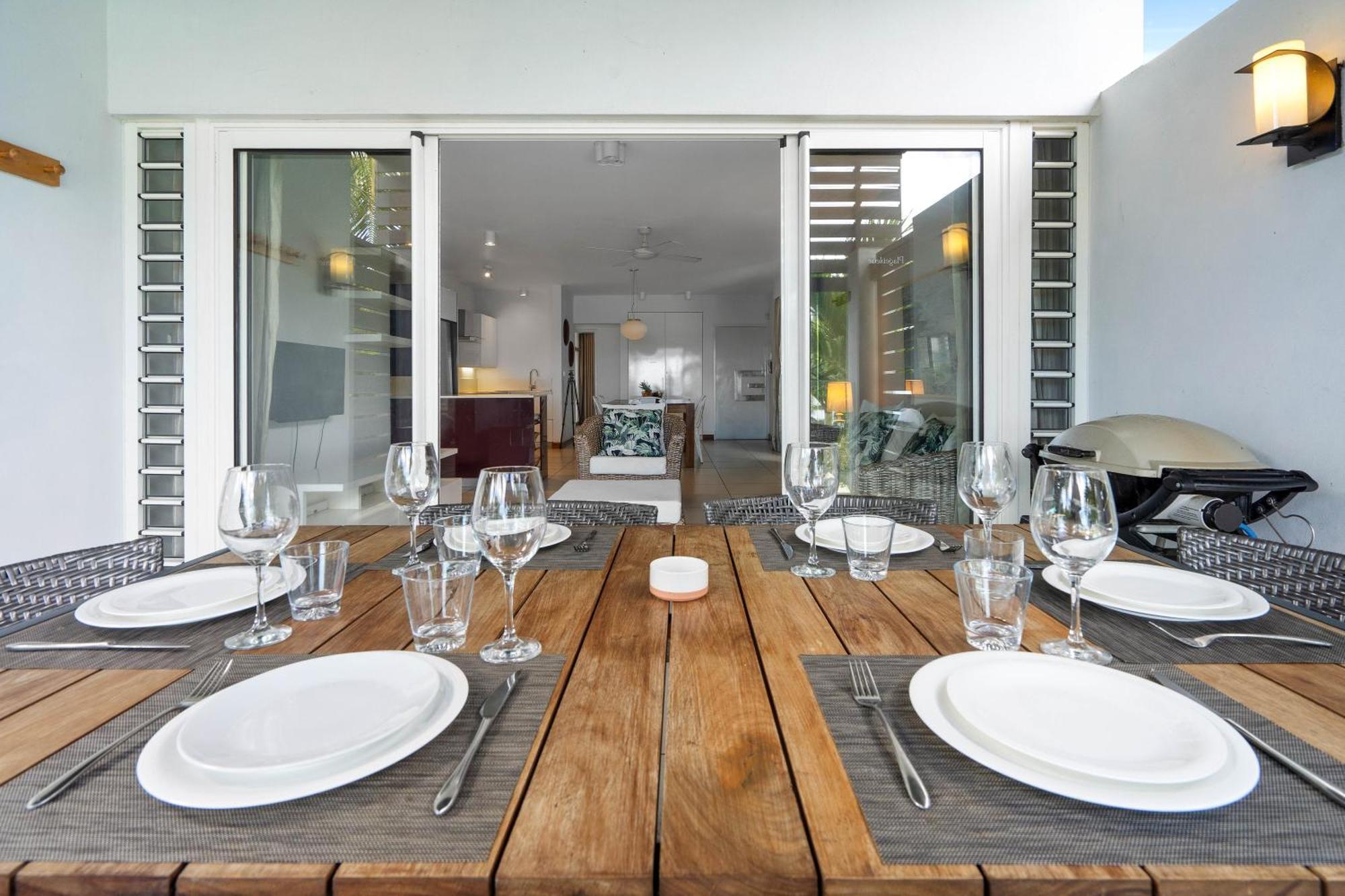 Kanope Bay - Holiday Beachfront Apartments Pointe aux Biches Экстерьер фото